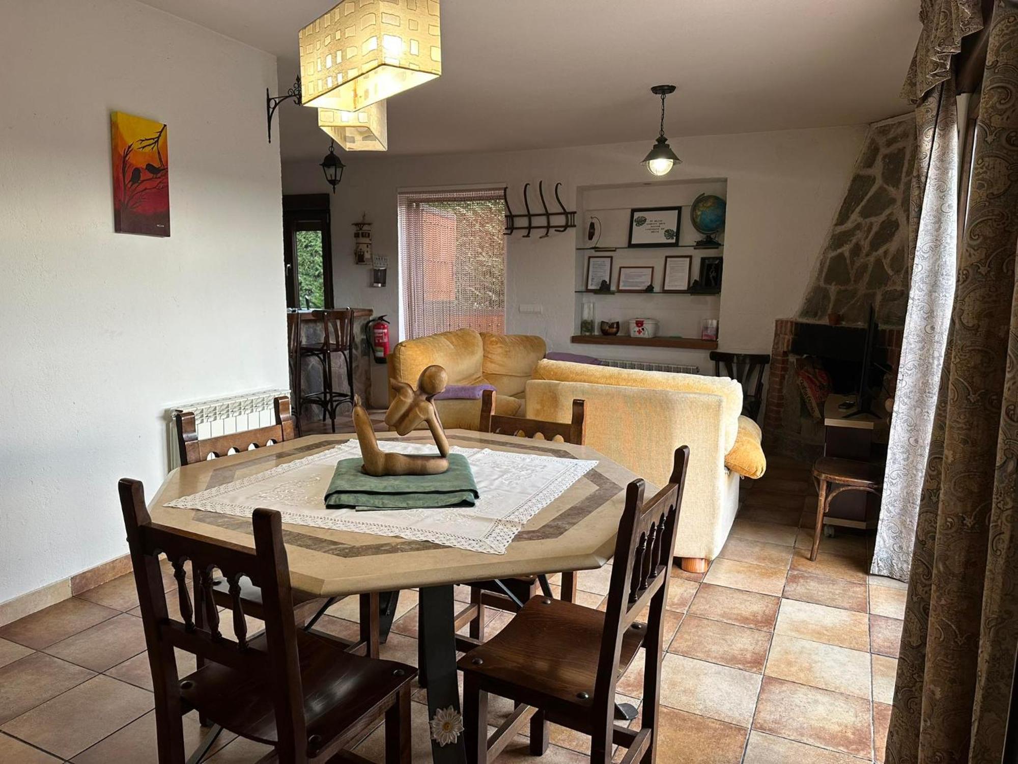 Vivienda De Uso Turistico El Nido Pensionat La Serrada Exteriör bild