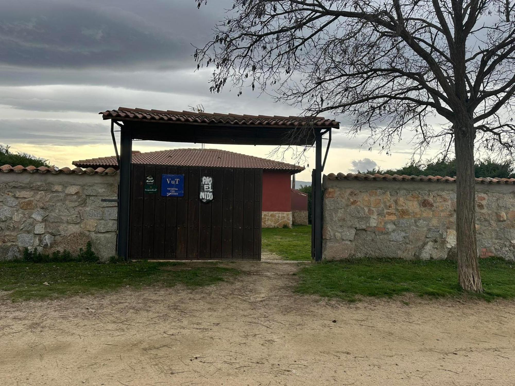 Vivienda De Uso Turistico El Nido Pensionat La Serrada Exteriör bild